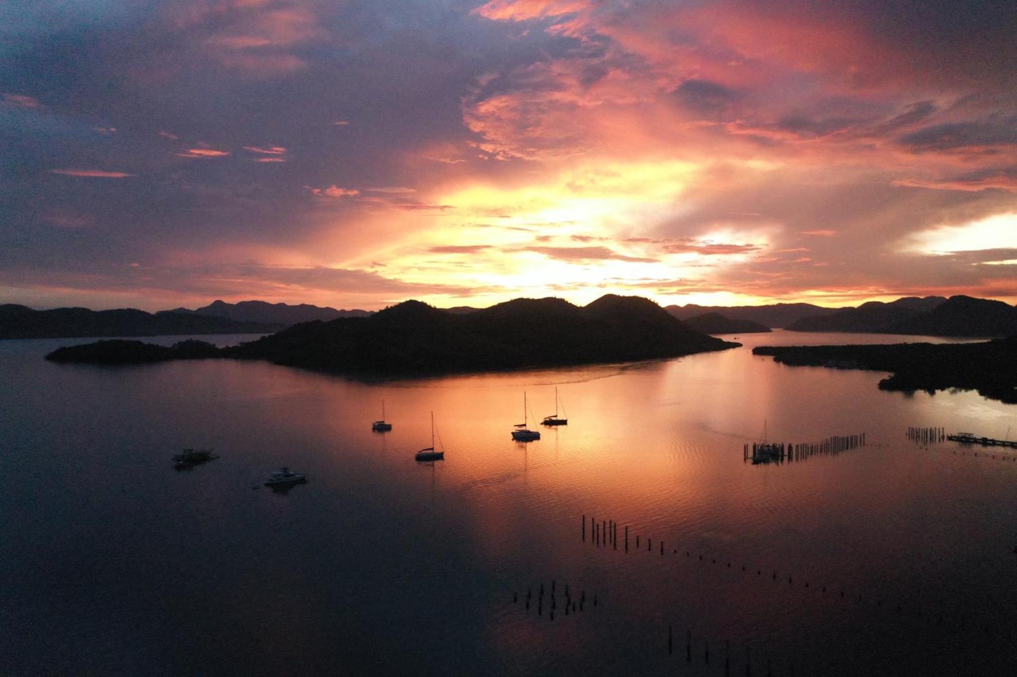 The Funny Lion - Coron Hotel Luaran gambar